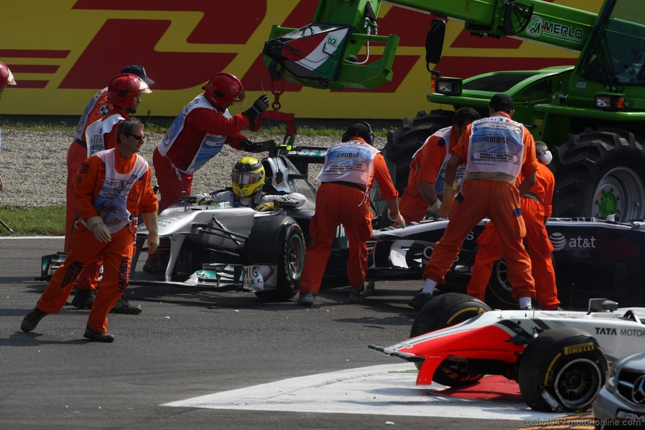 GP ITALIA, 11.09.2011- Gara, Crash, Nico Rosberg (GER), Mercedes GP Petronas F1 Team, MGP W02 