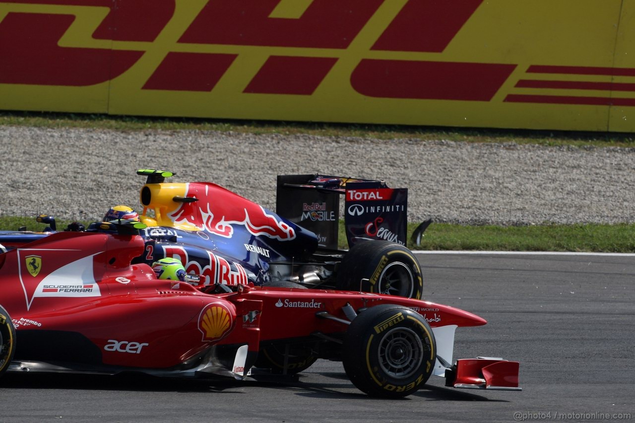 GP ITALIA, 11.09.2011- Gara, crash, Mark Webber (AUS), Red Bull Racing, RB7 e Felipe Massa (BRA), Ferrari, F-150 Italia 