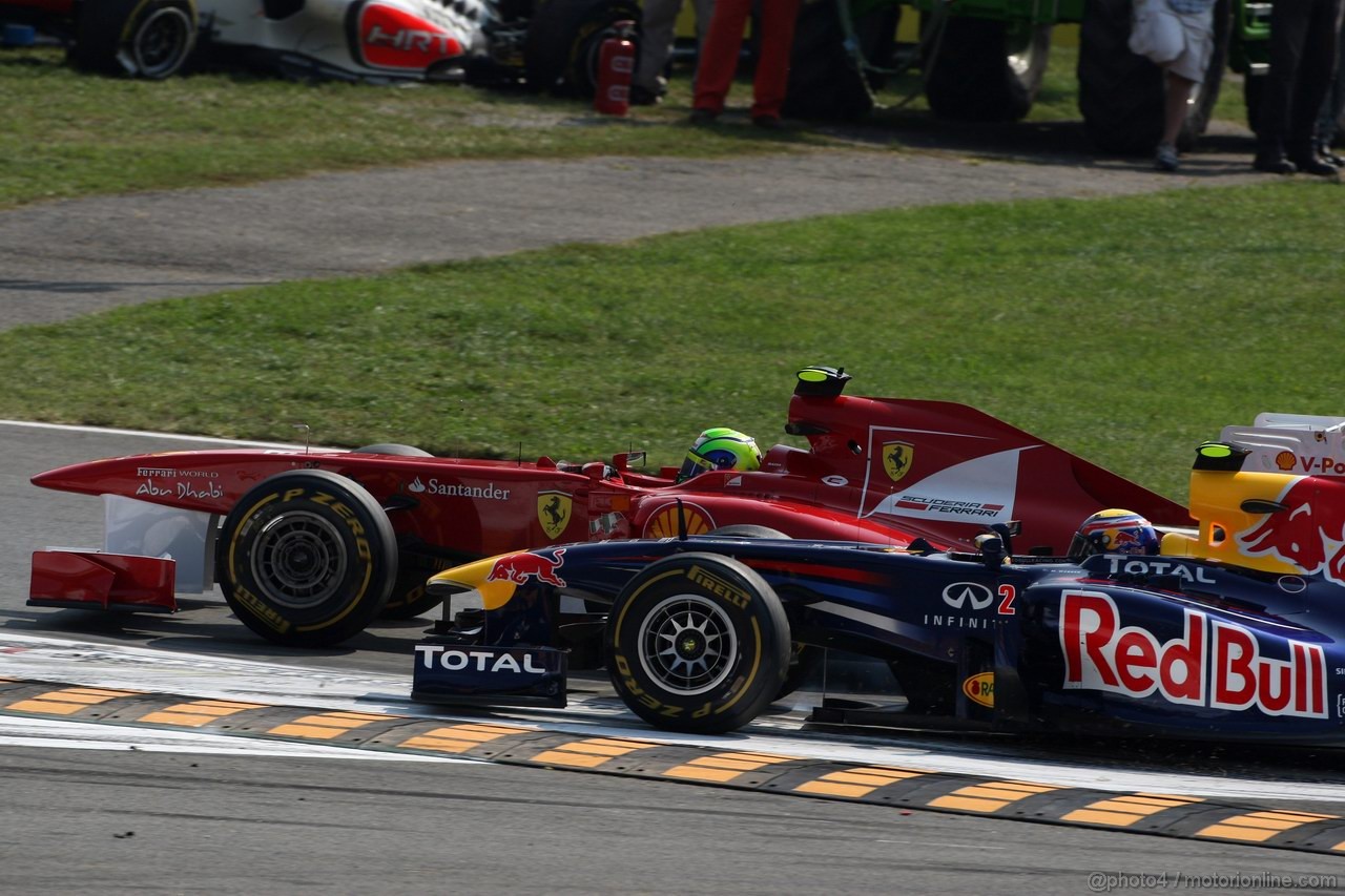 GP ITALIA, 11.09.2011- Gara, Mark Webber (AUS), Red Bull Racing, RB7 e Felipe Massa (BRA), Ferrari, F-150 Italia