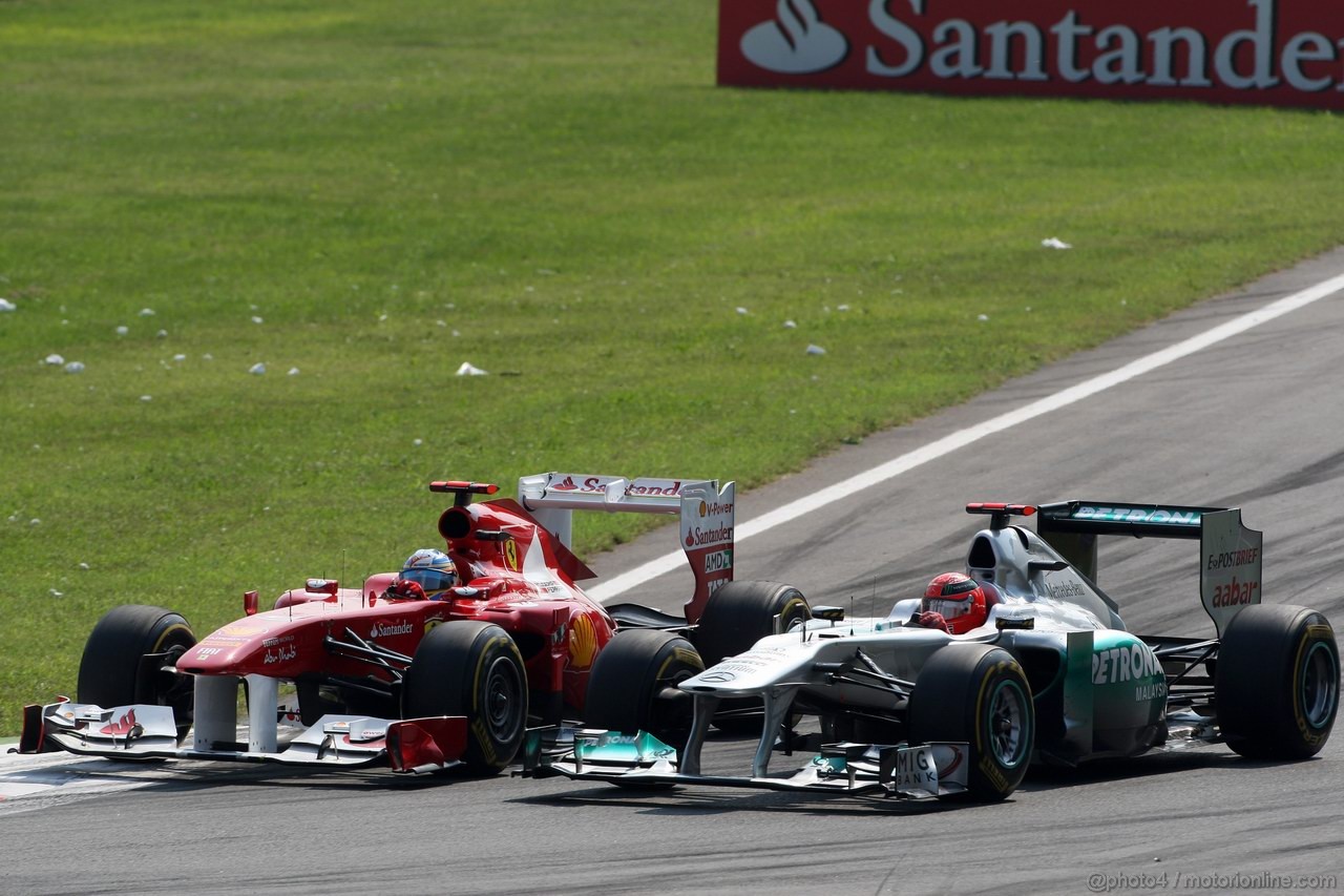 GP ITALIA, 11.09.2011- Gara, Fernando Alonso (ESP), Ferrari, F-150 Italia e Michael Schumacher (GER), Mercedes GP Petronas F1 Team, MGP W02 