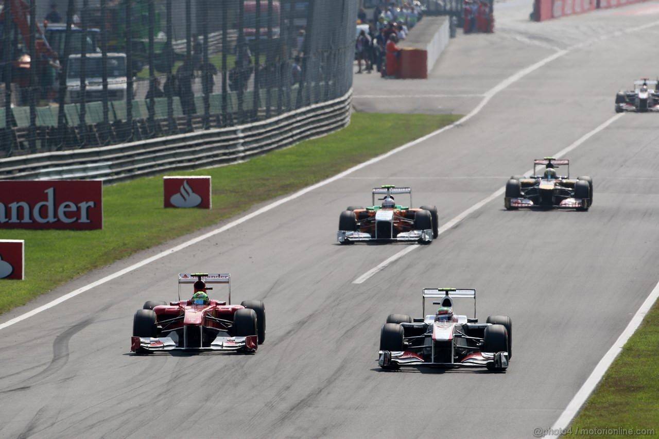 GP ITALIA, 11.09.2011- Gara, Felipe Massa (BRA), Ferrari, F-150 Italia e Sergio Pérez (MEX), Sauber F1 Team C30 