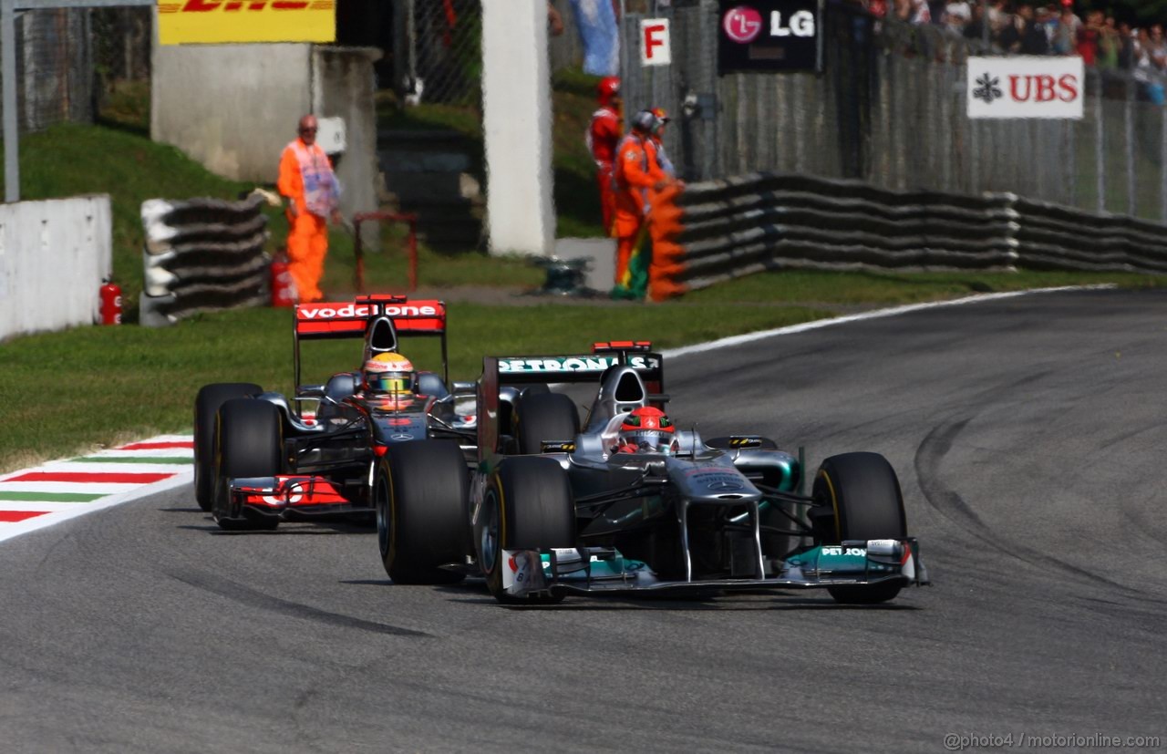 GP ITALIA, 11.09.2011- Gara, Lewis Hamilton (GBR), McLaren  Mercedes, MP4-26 e Michael Schumacher (GER), Mercedes GP Petronas F1 Team, MGP W02 