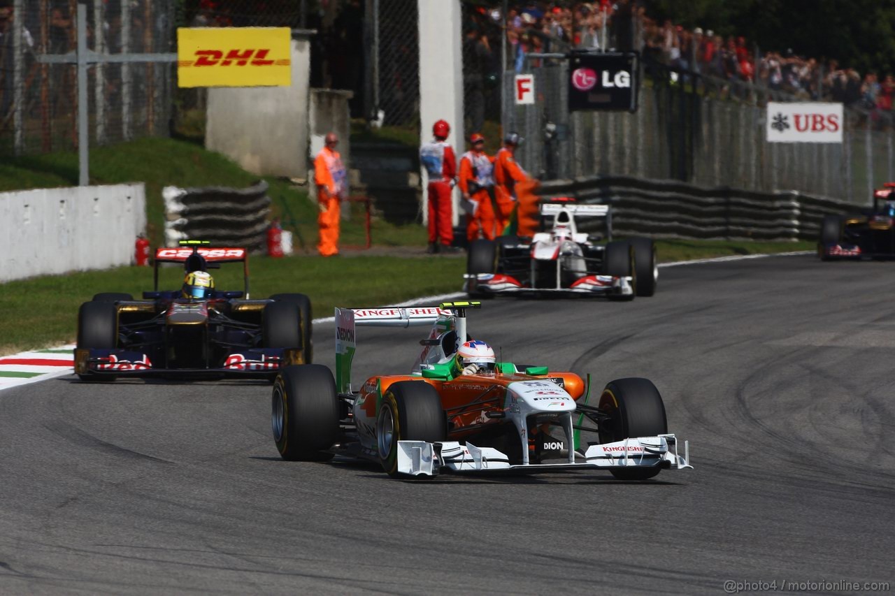 GP ITALIA, 11.09.2011- Gara, Paul di Resta (GBR) Force India VJM04 davanti a Jaime Alguersuari (SPA), Scuderia Toro Rosso, STR6 