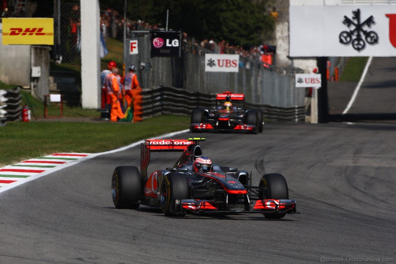 GP ITALIA, 11.09.2011- Gara, Jenson Button (GBR), McLaren  Mercedes, MP4-26 davanti a Jenson Button (GBR), McLaren  Mercedes, MP4-26 