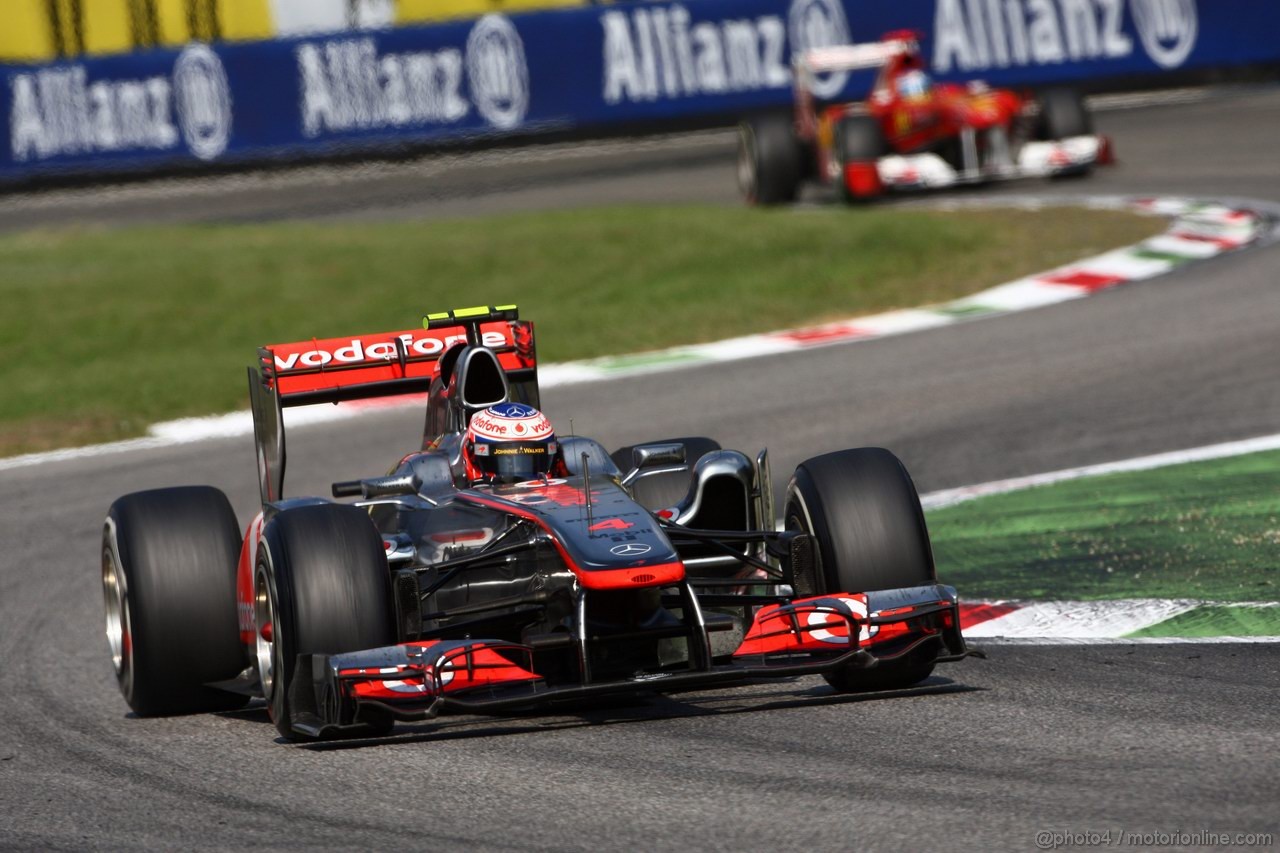 GP ITALIA, 11.09.2011- Gara, Jenson Button (GBR), McLaren  Mercedes, MP4-26 davanti a Fernando Alonso (ESP), Ferrari, F-150 Italia 