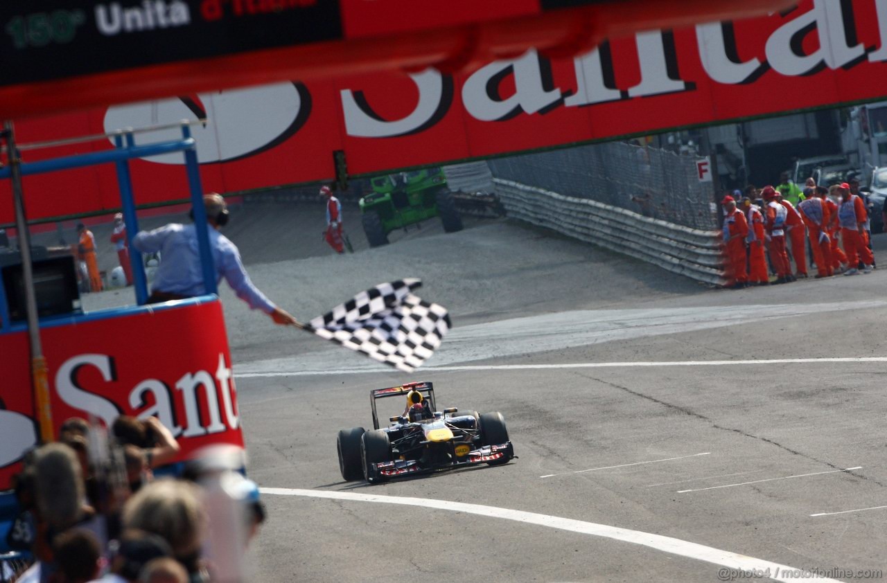 GP ITALIA, 11.09.2011- Gara, Sebastian Vettel (GER), Red Bull Racing, RB7 vincitore, Chequered flag 