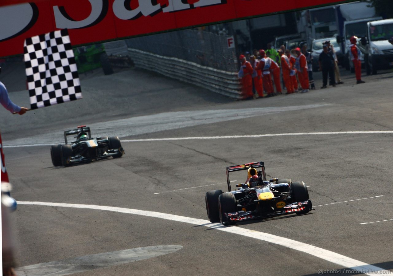 GP ITALIA, 11.09.2011- Gara, Sebastian Vettel (GER), Red Bull Racing, RB7 vincitore, Chequered flag 