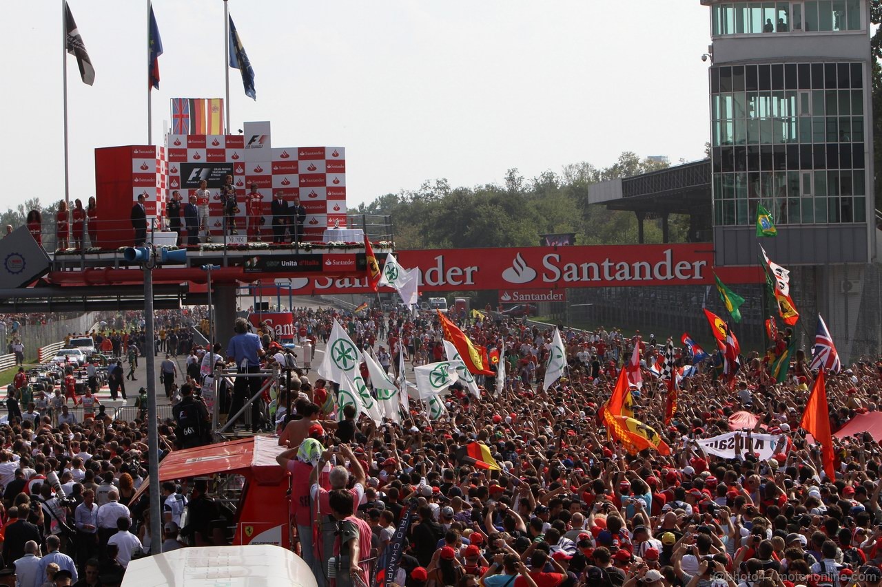GP ITALIA, 11.09.2011- Gara, Sebastian Vettel (GER), Red Bull Racing, RB7 vincitore, Jenson Button (GBR), McLaren  Mercedes, MP4-26 secondo e Fernando Alonso (ESP), Ferrari, F-150 Italia terzo 