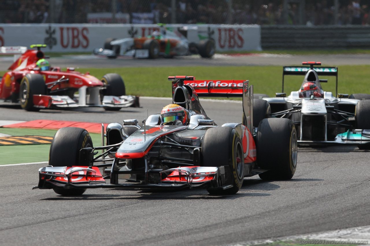 GP ITALIA, 11.09.2011- Gara, Lewis Hamilton (GBR), McLaren  Mercedes, MP4-26 davanti a Michael Schumacher (GER), Mercedes GP Petronas F1 Team, MGP W02 