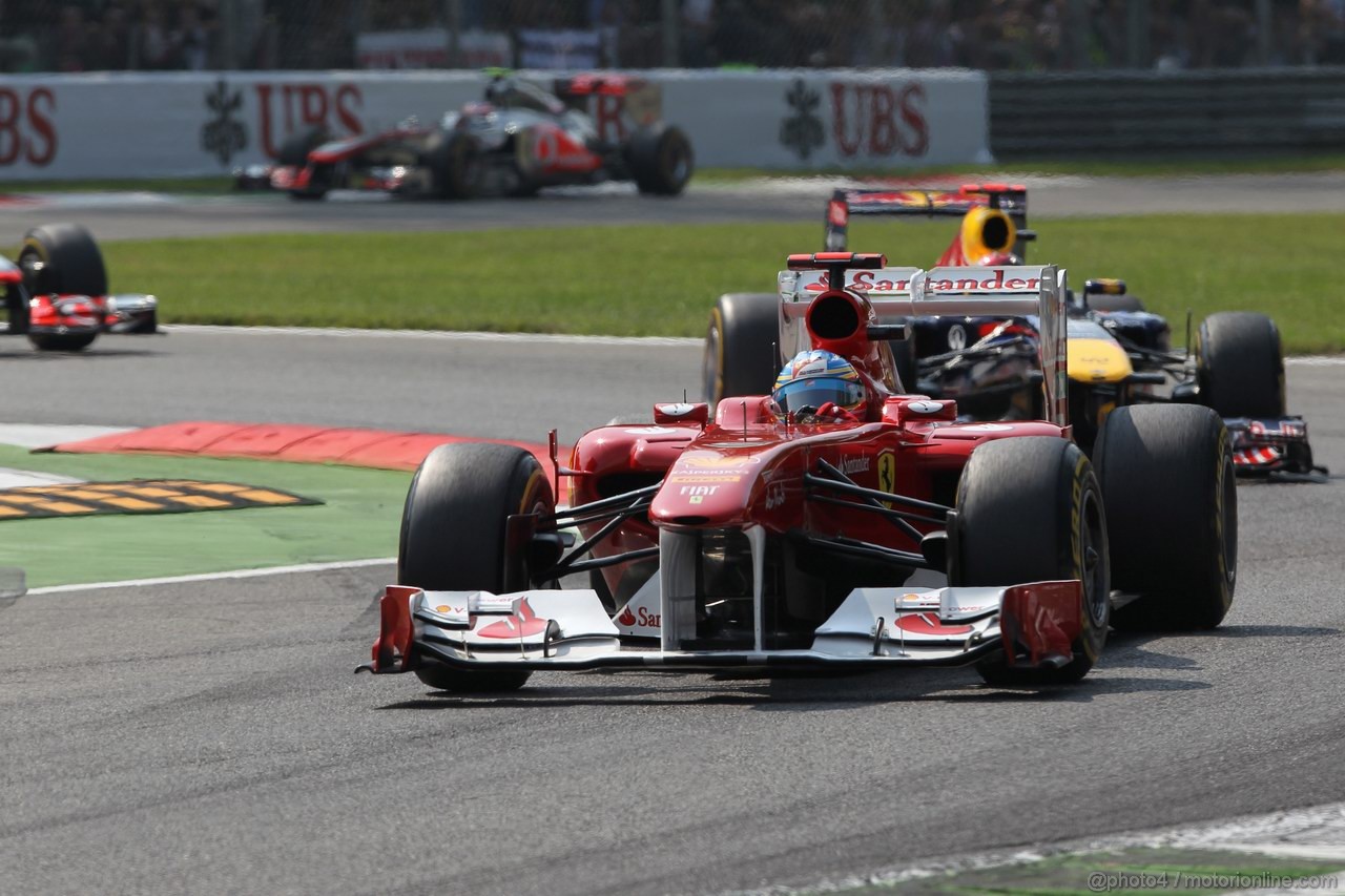 GP ITALIA, 11.09.2011- Gara, Fernando Alonso (ESP), Ferrari, F-150 Italia davanti a Sebastian Vettel (GER), Red Bull Racing, RB7 