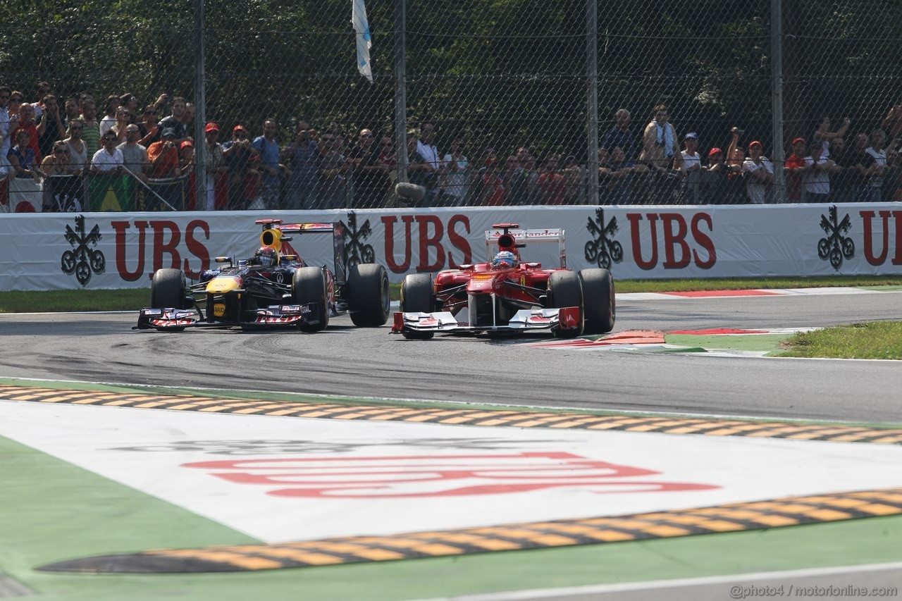 GP ITALIA, 11.09.2011- Gara, Sebastian Vettel (GER), Red Bull Racing, RB7 overtakes Fernando Alonso (ESP), Ferrari, F-150 Italia 