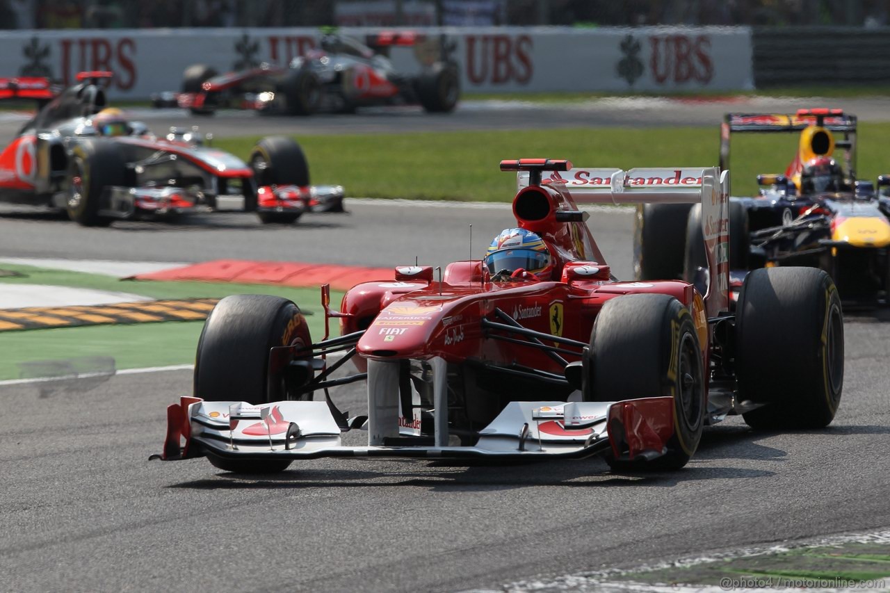 GP ITALIA, 11.09.2011- Gara, Fernando Alonso (ESP), Ferrari, F-150 Italia davanti a Sebastian Vettel (GER), Red Bull Racing, RB7 