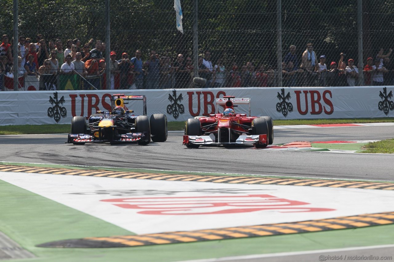 GP ITALIA, 11.09.2011- Gara, Sebastian Vettel (GER), Red Bull Racing, RB7 overtakes Fernando Alonso (ESP), Ferrari, F-150 Italia 