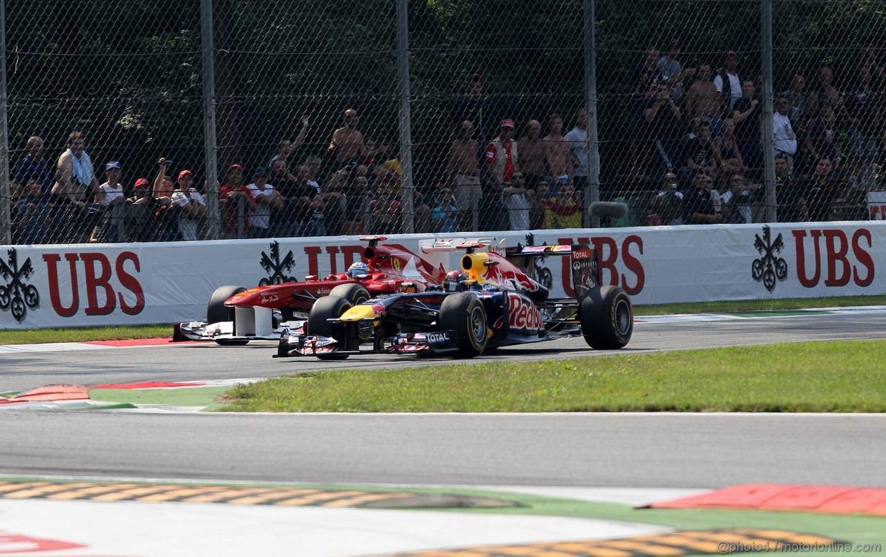 GP ITALIA, 11.09.2011- Gara, Sebastian Vettel (GER), Red Bull Racing, RB7 overtakes Fernando Alonso (ESP), Ferrari, F-150 Italia
