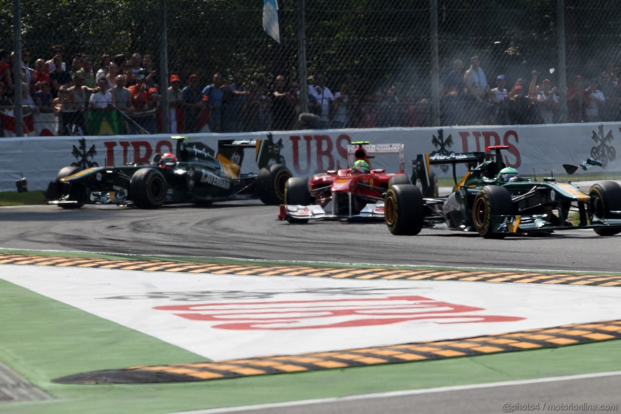 GP ITALIA, 11.09.2011- Gara, Jarno Trulli (ITA), Team Lotus, TL11, Felipe Massa (BRA), Ferrari, F-150 Italia e Heikki Kovalainen (FIN), Team Lotus, TL11 crash 