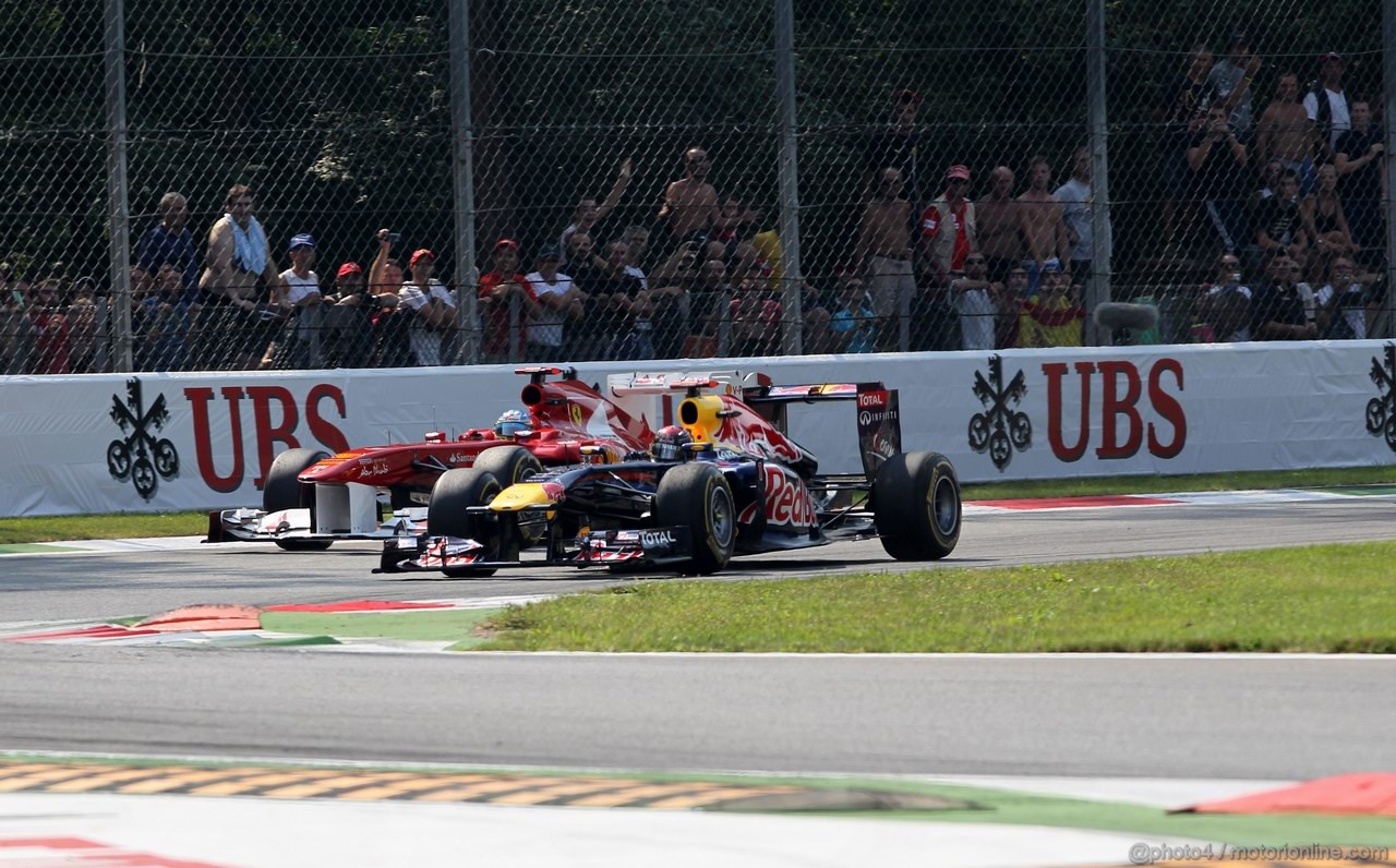 GP ITALIA, 11.09.2011- Gara, Sebastian Vettel (GER), Red Bull Racing, RB7 overtakes Fernando Alonso (ESP), Ferrari, F-150 Italia 