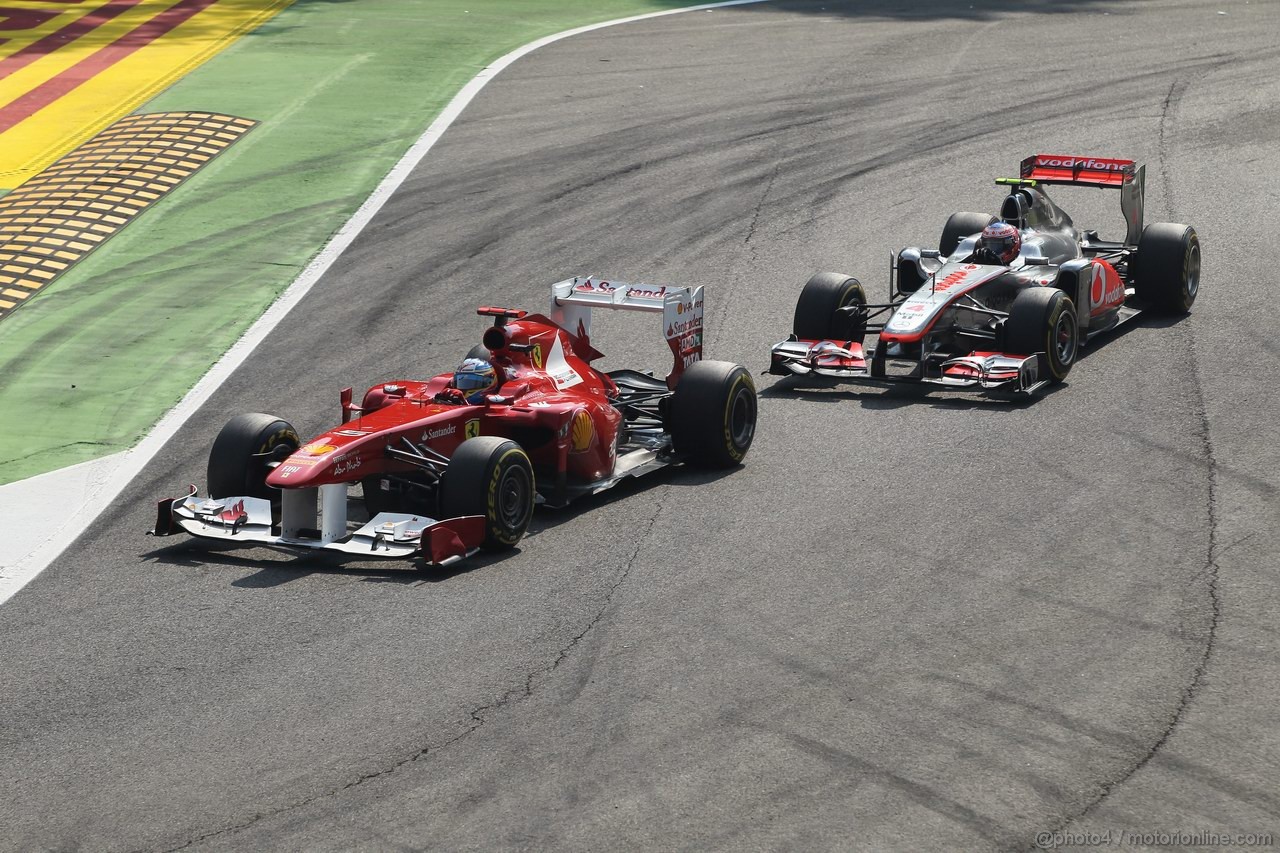GP ITALIA, 11.09.2011- Gara, Fernando Alonso (ESP), Ferrari, F-150 Italia e Jenson Button (GBR), McLaren Mercedes, MP4-26