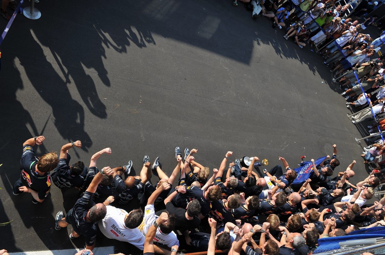 GP ITALIA, 11.09.2011- Gara, Festeggiamenti, Sebastian Vettel (GER), Red Bull Racing, RB7 vincitore 