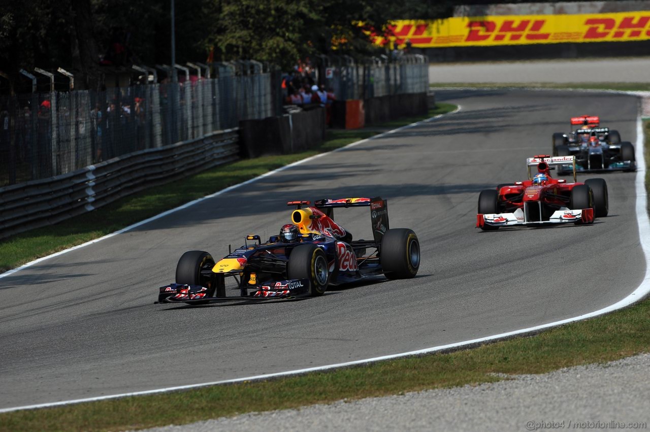 GP ITALIA, 11.09.2011- Gara, Sebastian Vettel (GER), Red Bull Racing, RB7 davanti a Fernando Alonso (ESP), Ferrari, F-150 Italia 