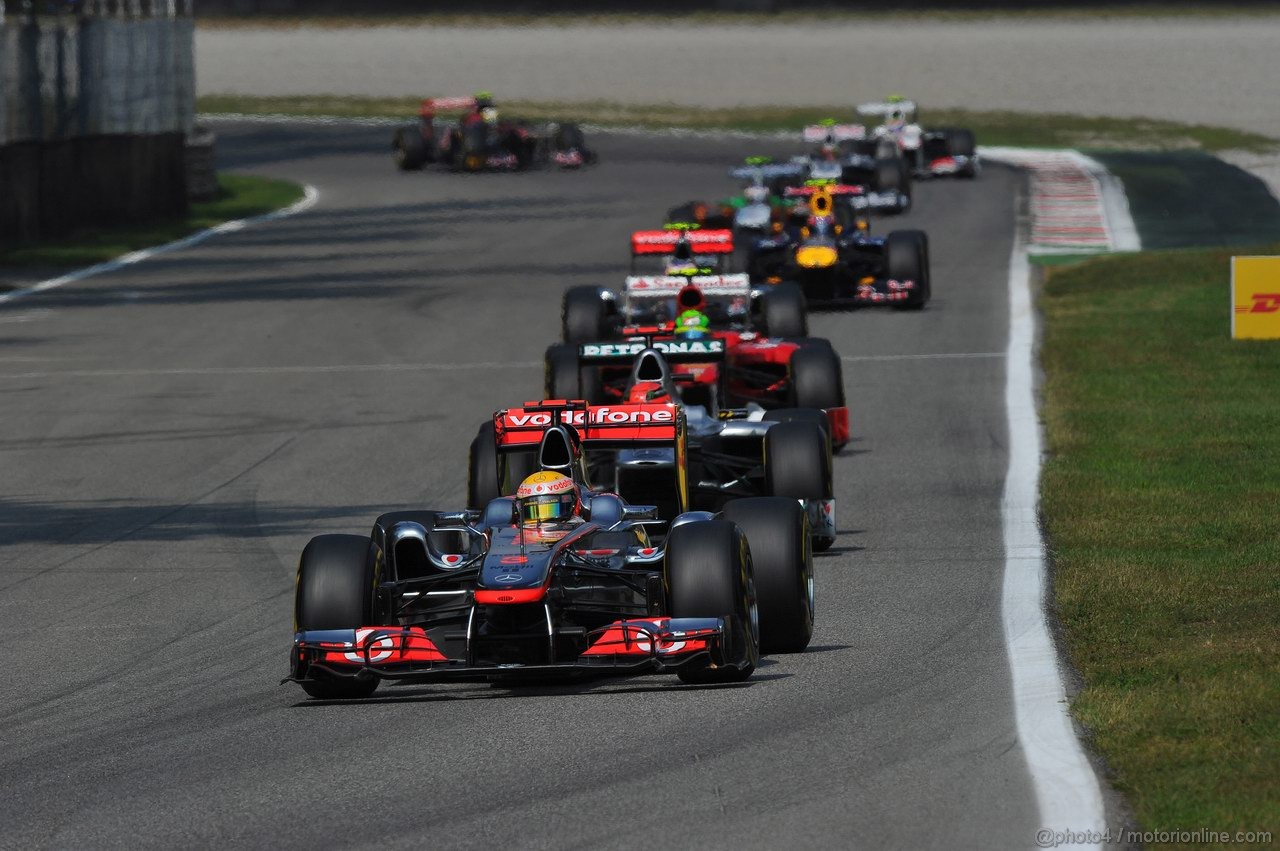 GP ITALIA, 11.09.2011- Gara, Lewis Hamilton (GBR), McLaren  Mercedes, MP4-26 davanti a Michael Schumacher (GER), Mercedes GP Petronas F1 Team, MGP W02 