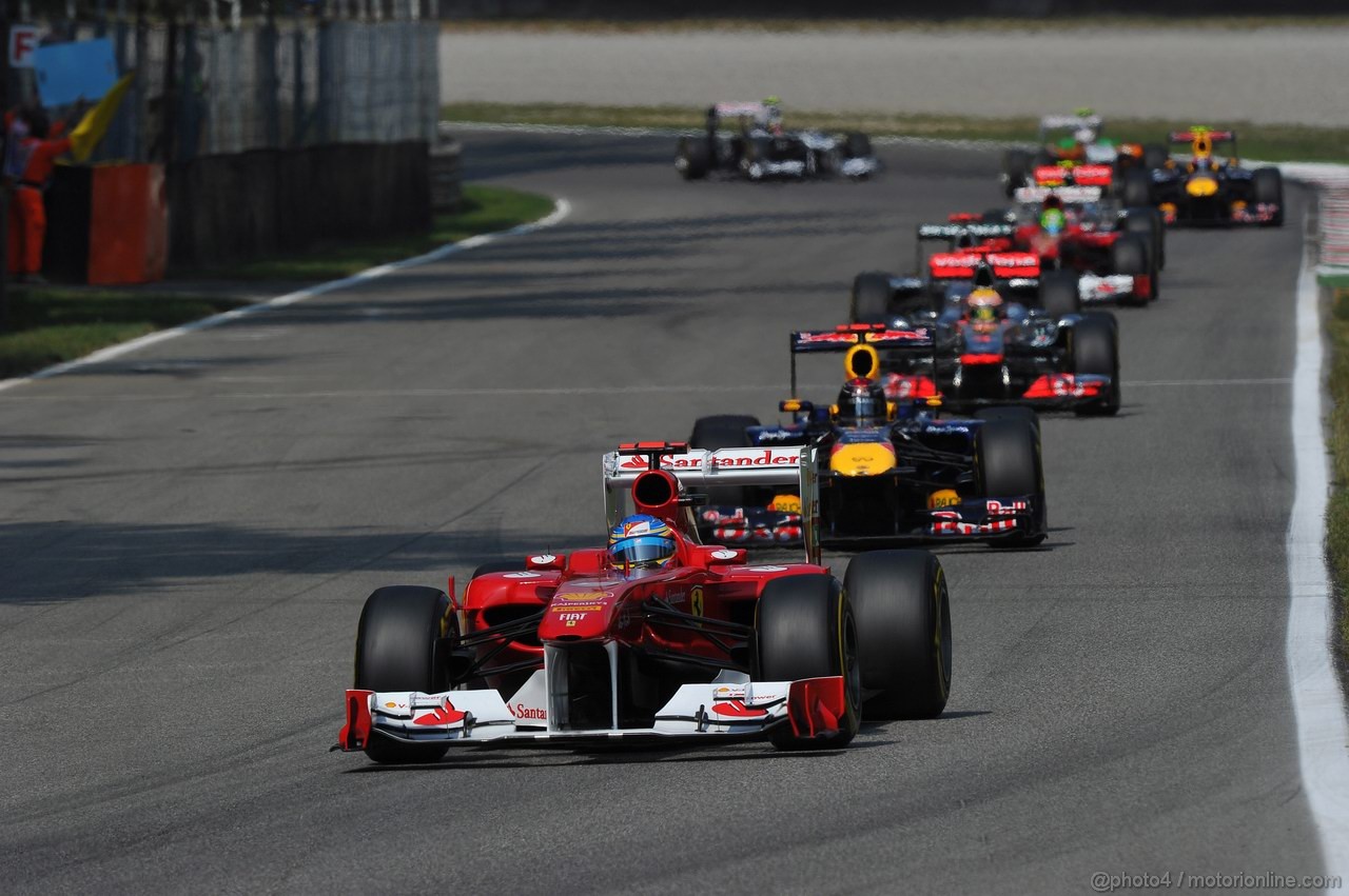 GP ITALIA, 11.09.2011- Gara, Fernando Alonso (ESP), Ferrari, F-150 Italia davanti a Sebastian Vettel (GER), Red Bull Racing, RB7 
