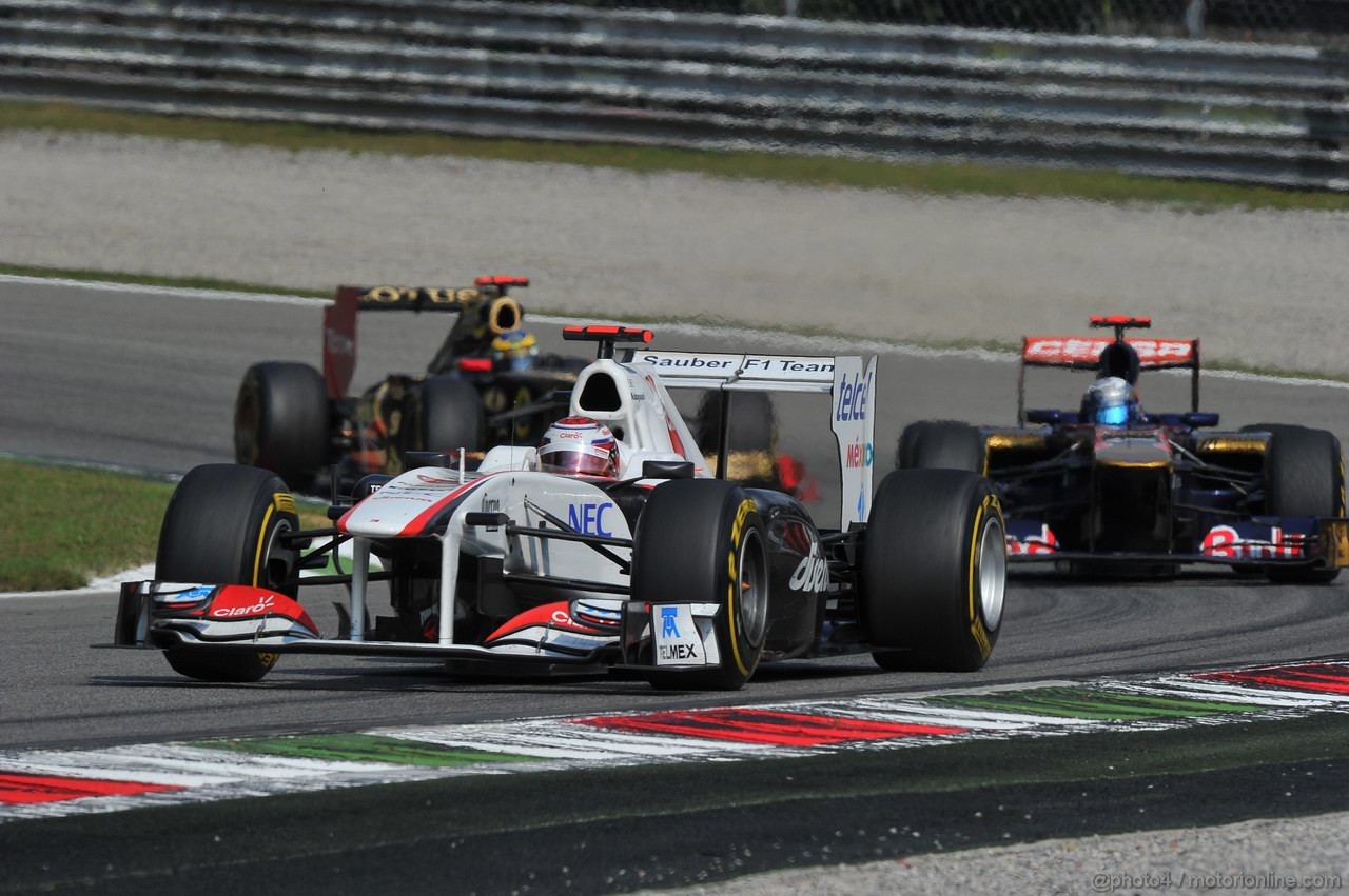 GP ITALIA, 11.09.2011- Gara, Kamui Kobayashi (JAP), Sauber F1 Team C30 davanti a Sébastien Buemi (SUI), Scuderia Toro Rosso, STR6 