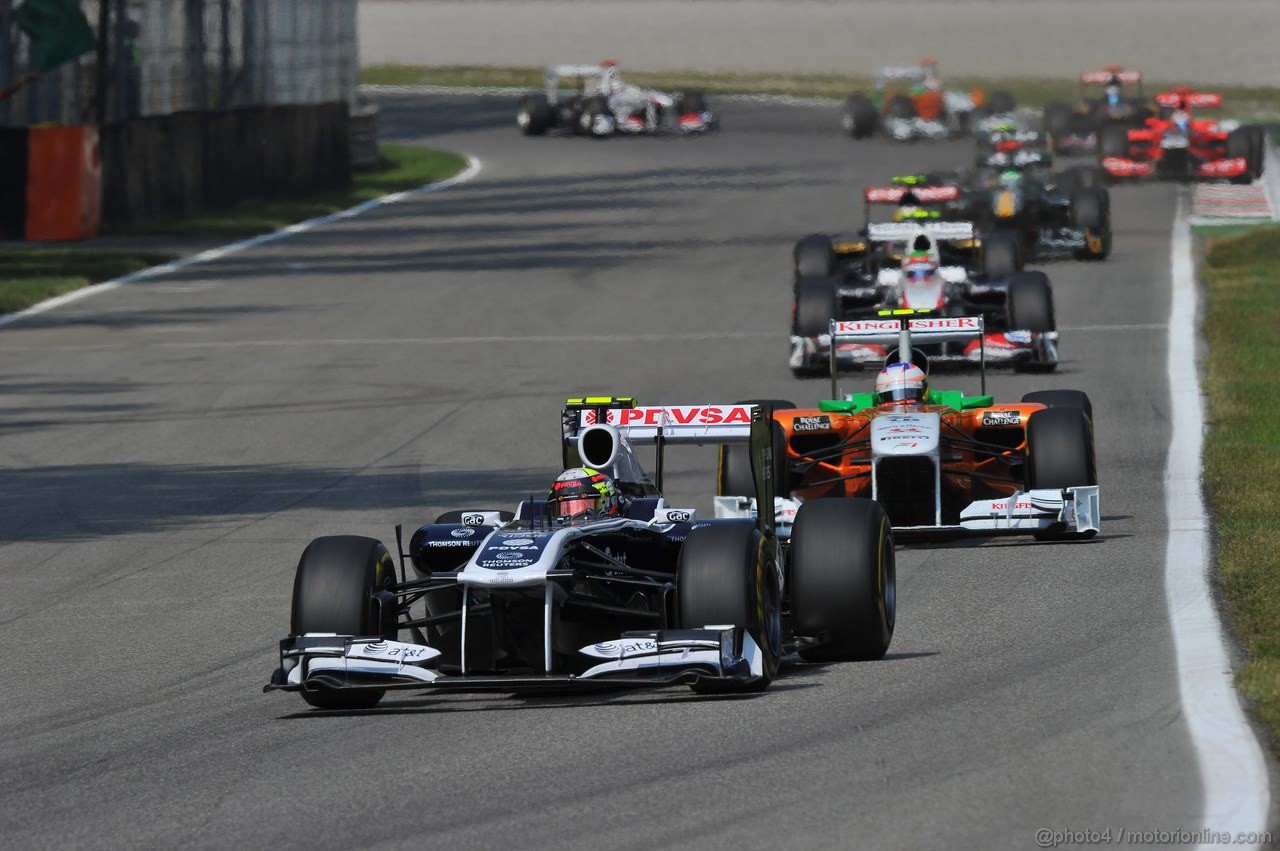 GP ITALIA, 11.09.2011- Gara, Pastor Maldonado (VEN), Williams FW33 davanti a Sergio Pérez (MEX), Sauber F1 Team C30