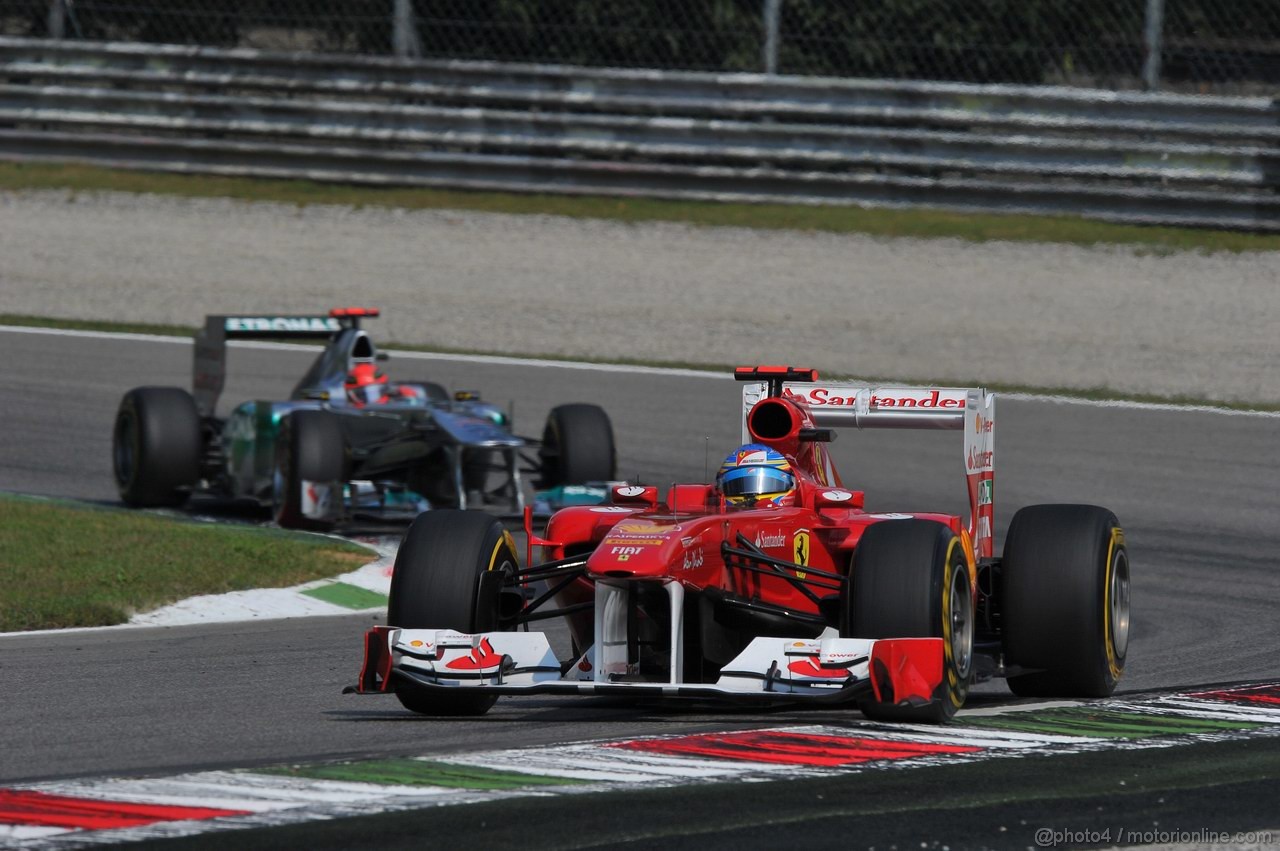 GP ITALIA, 11.09.2011- Gara, Fernando Alonso (ESP), Ferrari, F-150 Italia davanti a Michael Schumacher (GER), Mercedes GP Petronas F1 Team, MGP W02
