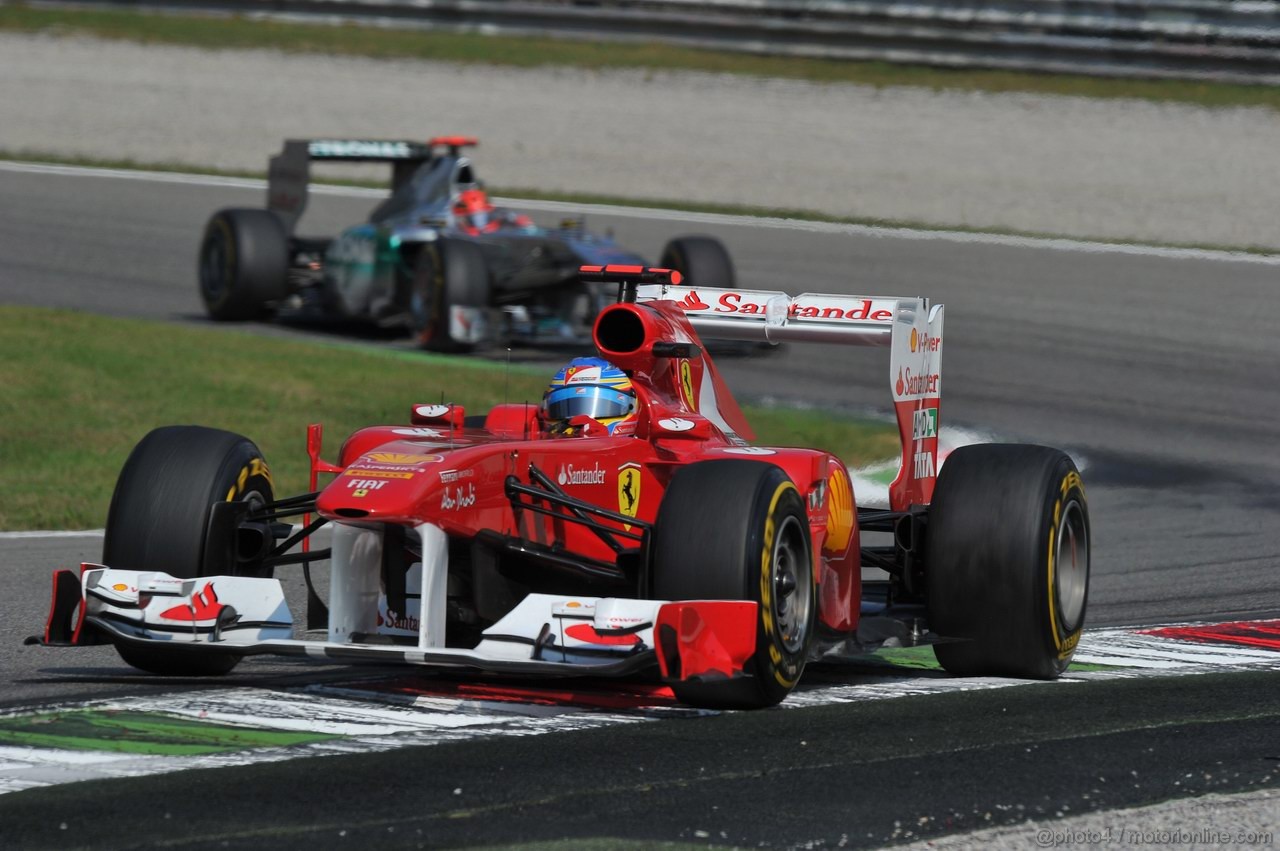 GP ITALIA, 11.09.2011- Gara, Fernando Alonso (ESP), Ferrari, F-150 Italia davanti a Michael Schumacher (GER), Mercedes GP Petronas F1 Team, MGP W02