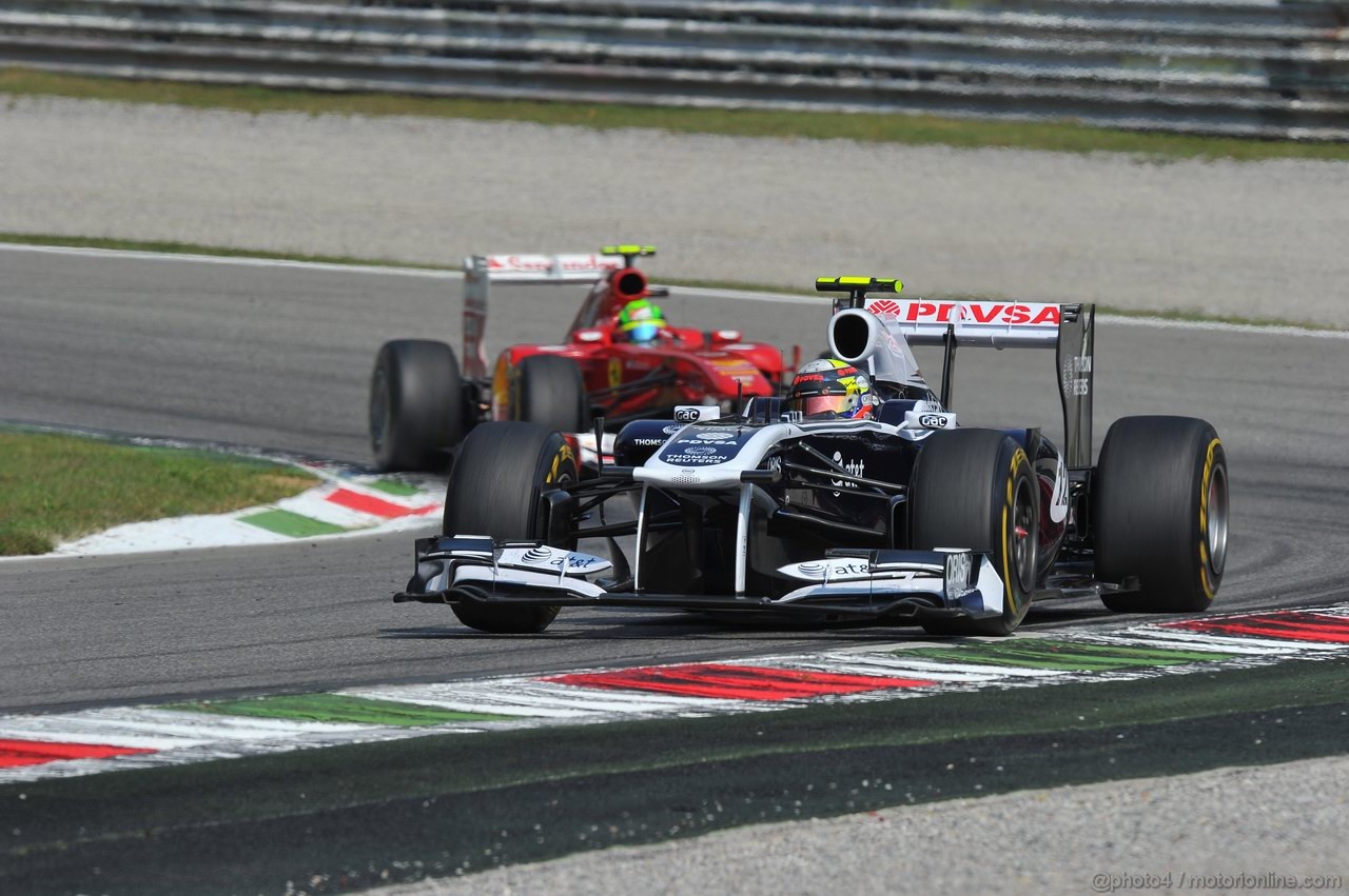 GP ITALIA, 11.09.2011- Gara, Pastor Maldonado (VEN), Williams FW33 davanti a Felipe Massa (BRA), Ferrari, F-150 Italia 