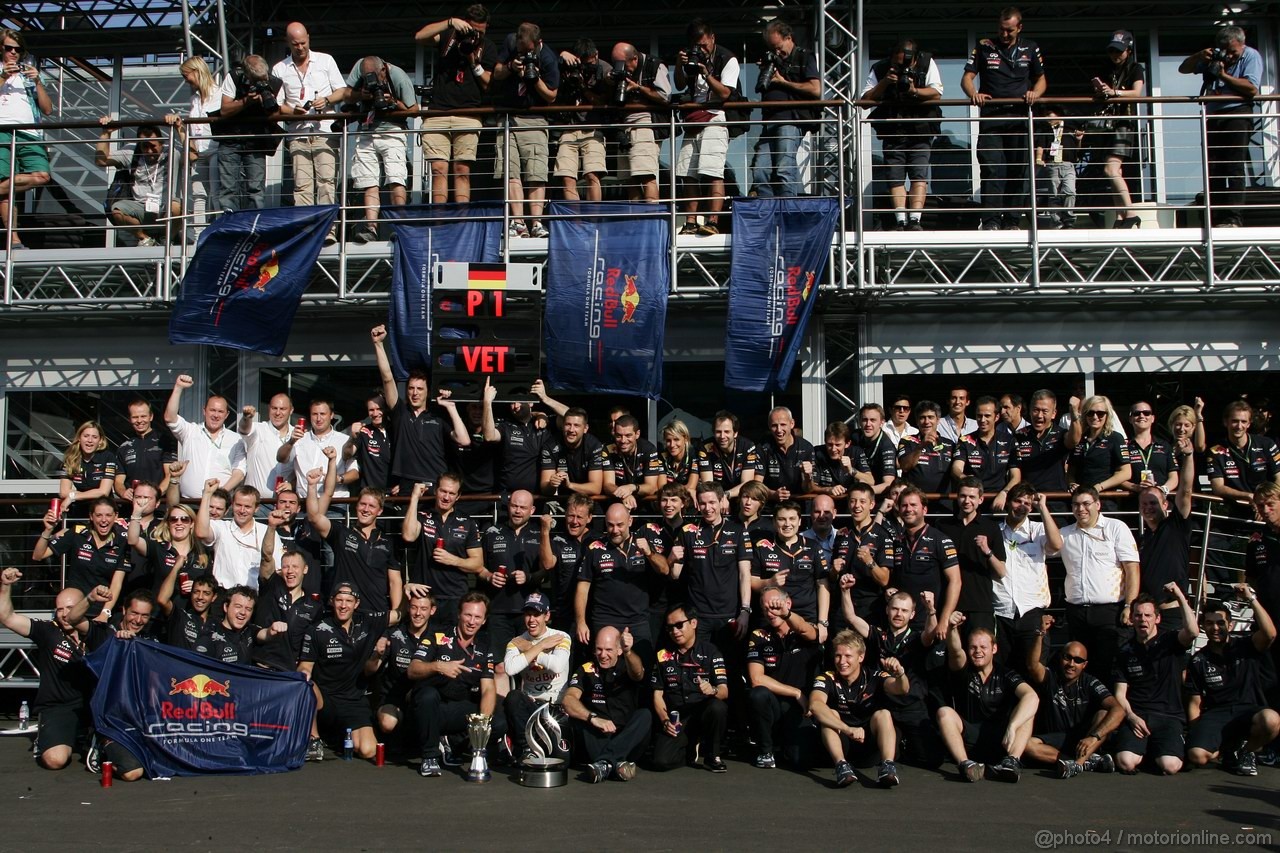 GP ITALIA, 11.09.2011- Gara, Festeggiamenti, Sebastian Vettel (GER), Red Bull Racing, RB7 vincitore 