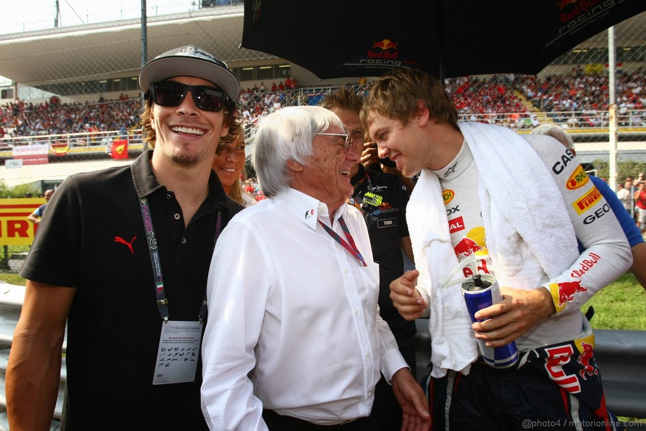 GP ITALIA, 11.09.2011- Gara, Nicky Hyden, Moto GP, Bernie Ecclestone (GBR), President e CEO of Formula One Management e Sebastian Vettel (GER), Red Bull Racing, RB7 