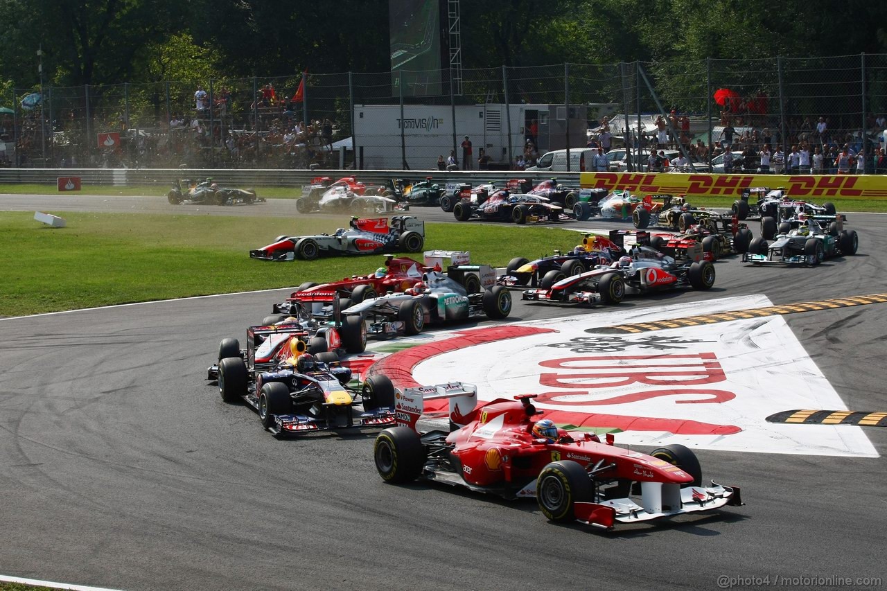 GP ITALIA, 11.09.2011- Gara, Start of the race, Vitantonio Liuzzi (ITA), HRT Formula One Team crash 