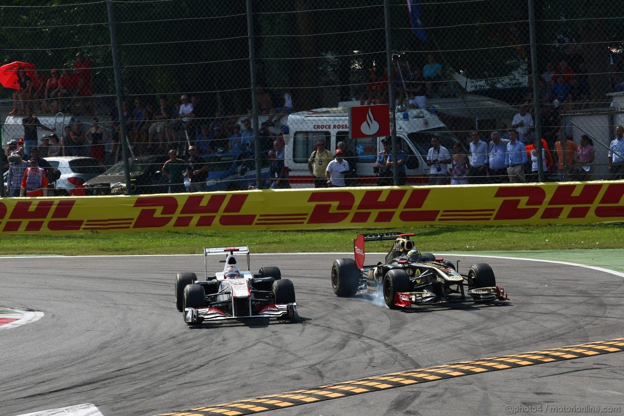 GP ITALIA, 11.09.2011- Gara, Kamui Kobayashi (JAP), Sauber F1 Team C30 e Bruno Senna (BRA), Lotus Renault GP R31 