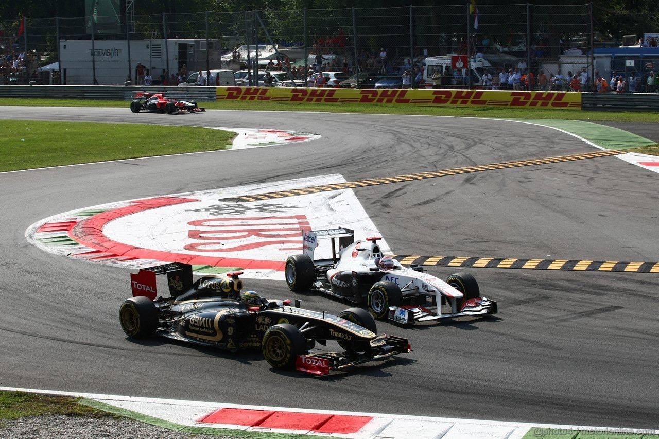 GP ITALIA, 11.09.2011- Gara, Bruno Senna (BRA), Lotus Renault GP R31 e Kamui Kobayashi (JAP), Sauber F1 Team C30 