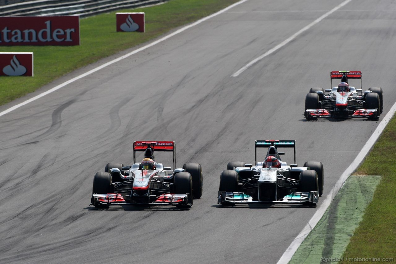 GP ITALIA, 11.09.2011- Gara, Lewis Hamilton (GBR), McLaren  Mercedes, MP4-26 e Michael Schumacher (GER), Mercedes GP Petronas F1 Team, MGP W02 