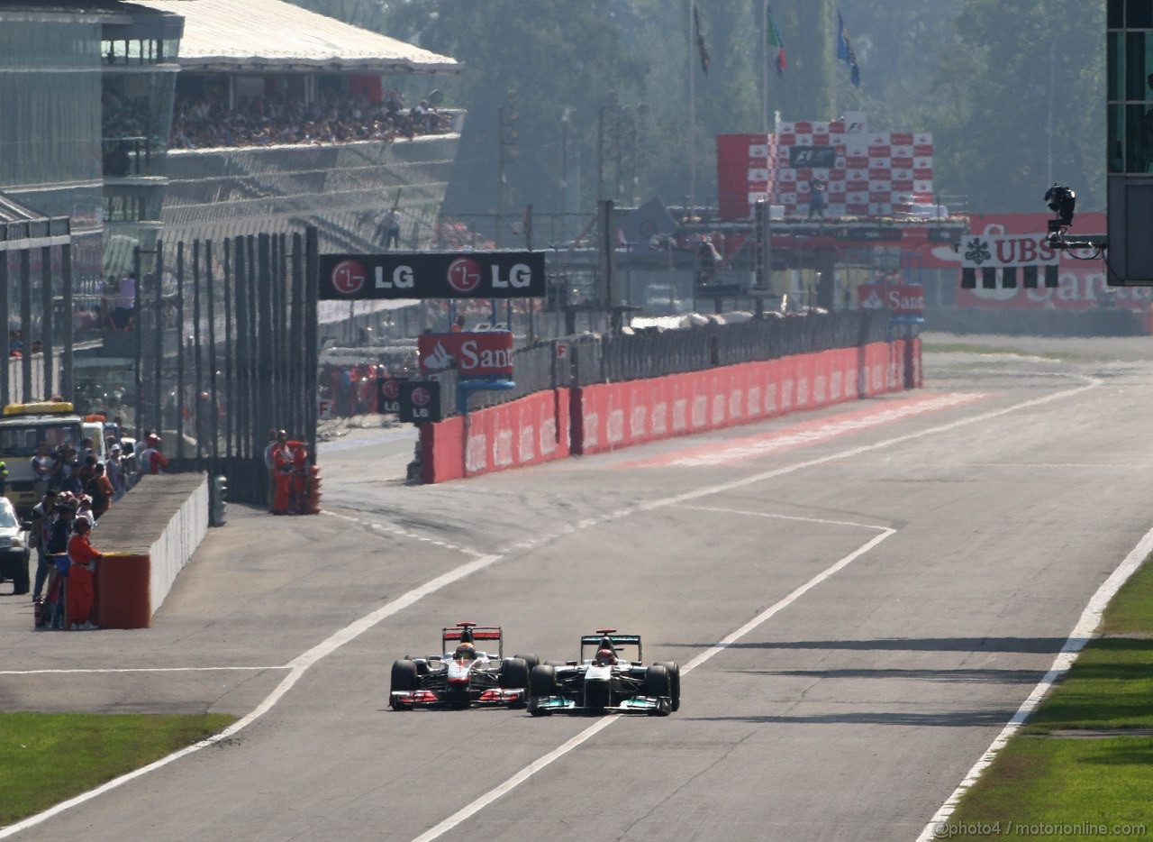 GP ITALIA, 11.09.2011- Gara, Lewis Hamilton (GBR), McLaren  Mercedes, MP4-26 e Michael Schumacher (GER), Mercedes GP Petronas F1 Team, MGP W02 
