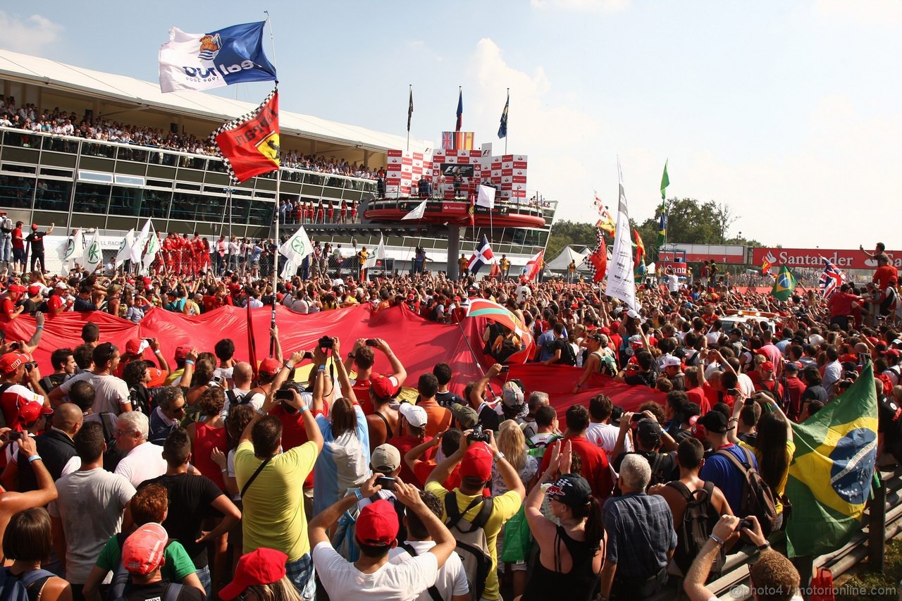 GP ITALIA, 11.09.2011- Gara, Sebastian Vettel (GER), Red Bull Racing, RB7 vincitore, Jenson Button (GBR), McLaren  Mercedes, MP4-26 secondo e Fernando Alonso (ESP), Ferrari, F-150 Italia terzo 