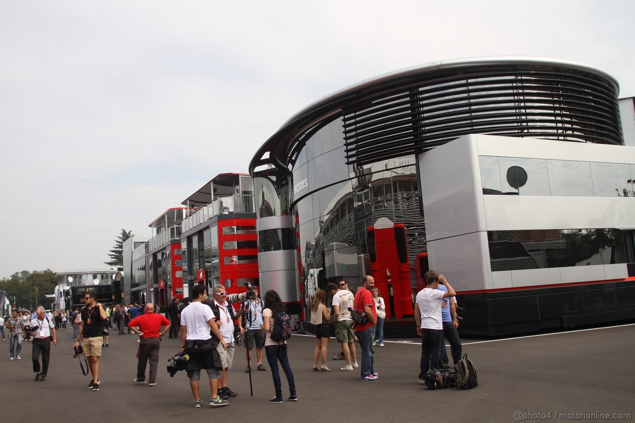 GP ITALIA, 08.09.2011- Paddock