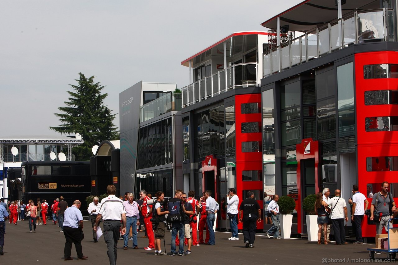 GP ITALIA, 08.09.2011- Paddock