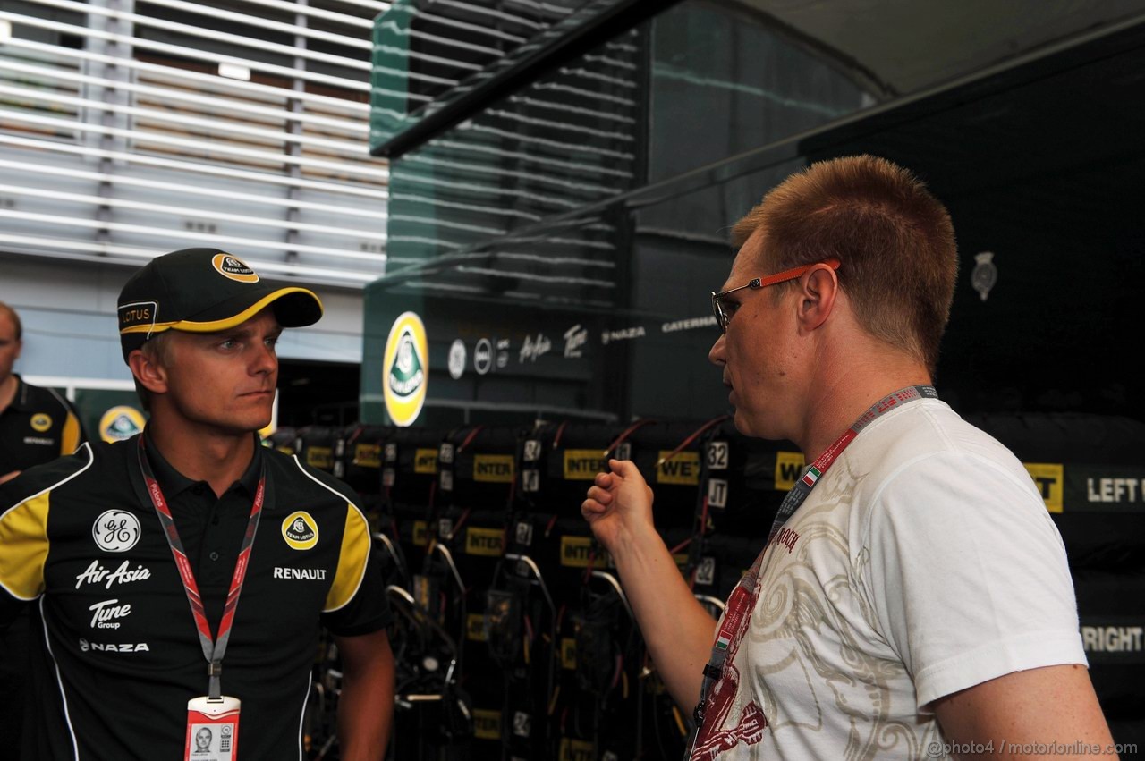 GP ITALIA, 08.09.2011- Heikki Kovalainen (FIN), Team Lotus, TL11 e Mika Salo (FIN)
