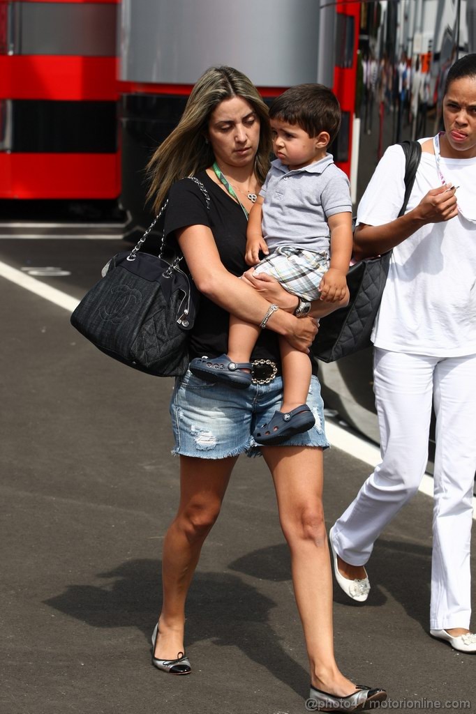 GP ITALIA, 08.09.2011- Raffaela Bassi (BRA), wife of Felipe Massa (BRA) e his son Felipe