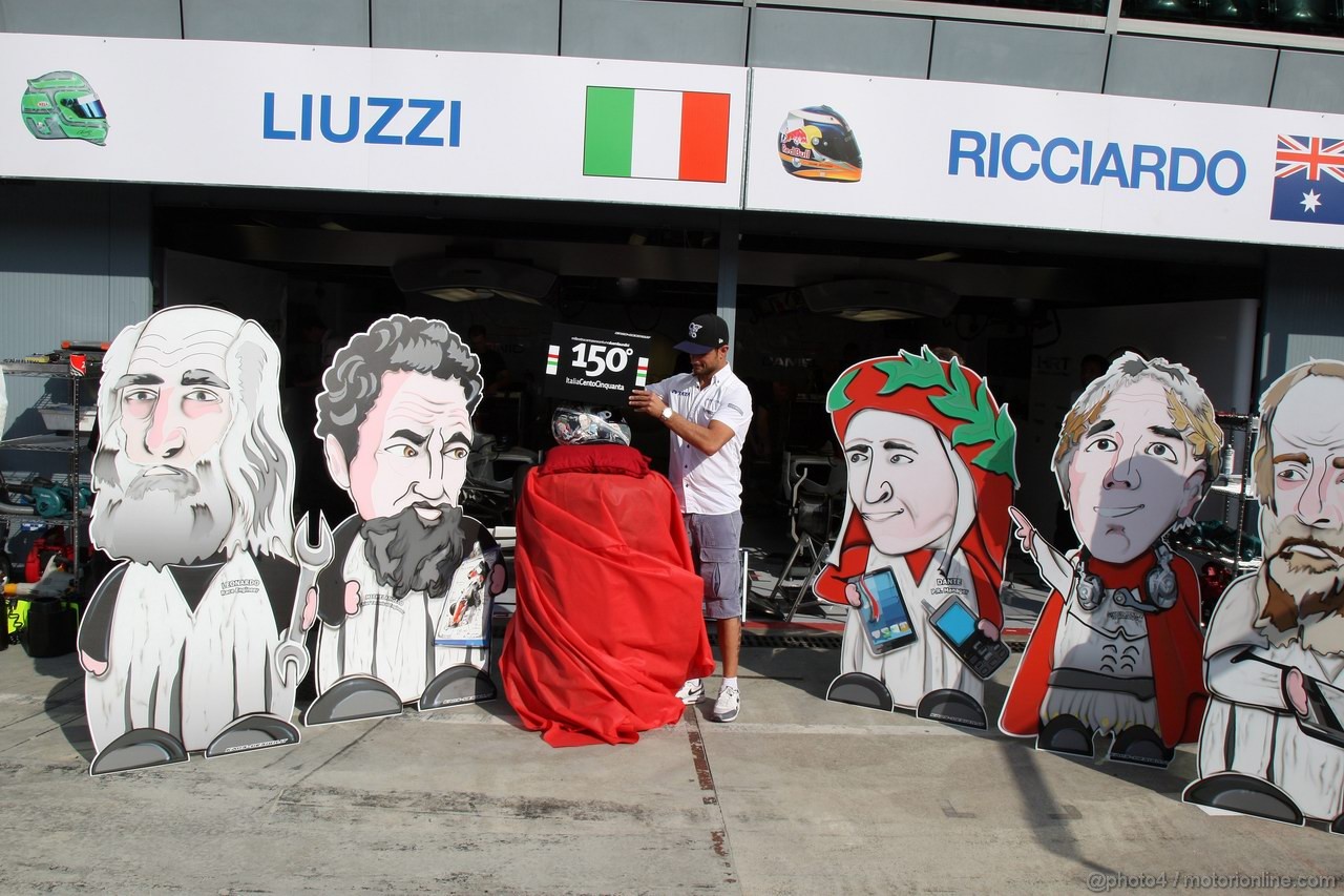 GP ITALIA, 08.09.2011- Vitantonio Liuzzi (ITA), HRT Formula One Team e his new Monza F1 helmet
