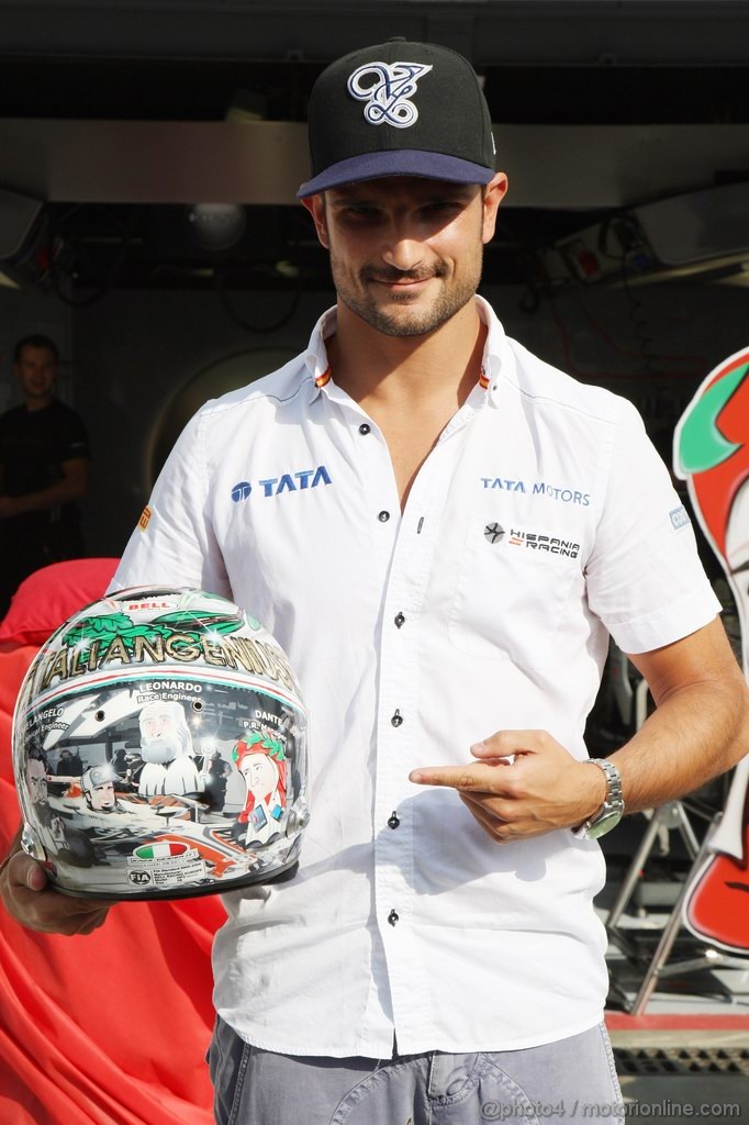 GP ITALIA, 08.09.2011- Vitantonio Liuzzi (ITA), HRT Formula One Team e his new Monza F1 helmet