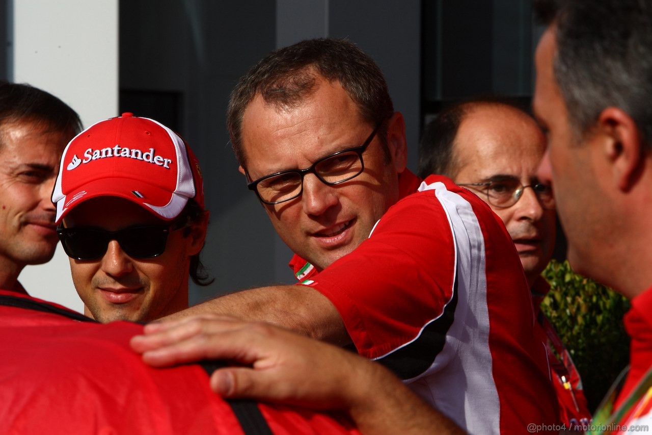 GP ITALIA, 08.09.2011- Felipe Massa (BRA), Ferrari, F-150 Italia e Stefano Domenicali (ITA), Team Principal 