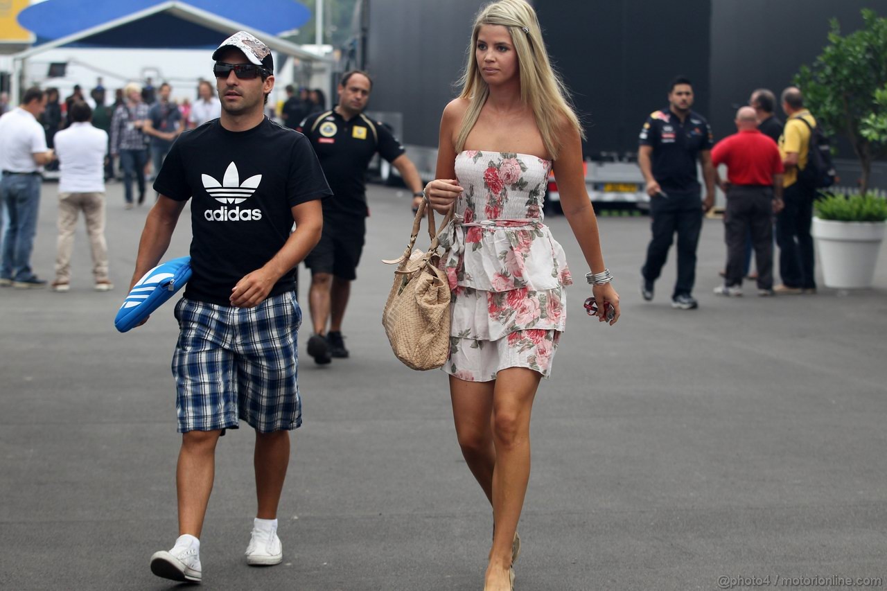 GP ITALIA, 10.09.2011- Timo Glock (GER), Marussia Virgin Racing VR-02 e Domenica Isabell Reis
