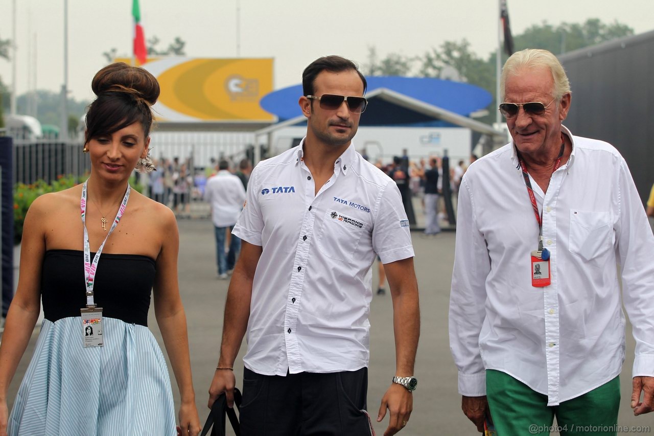 GP ITALIA, 10.09.2011- Vitantonio Liuzzi (ITA), HRT Formula One Team e Domenica with John Button (GBR), father of Jenson Button (GBR) 