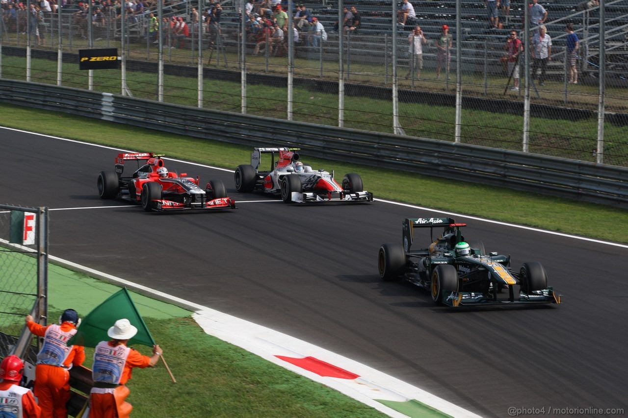 GP ITALIA, 10.09.2011- Prove Libere 3, Sabato, Heikki Kovalainen (FIN), Team Lotus, TL11, Jerome D'Ambrosio (BEL), Marussia Virgin Racing VR-02 e Vitantonio Liuzzi (ITA), HRT Formula One Team 