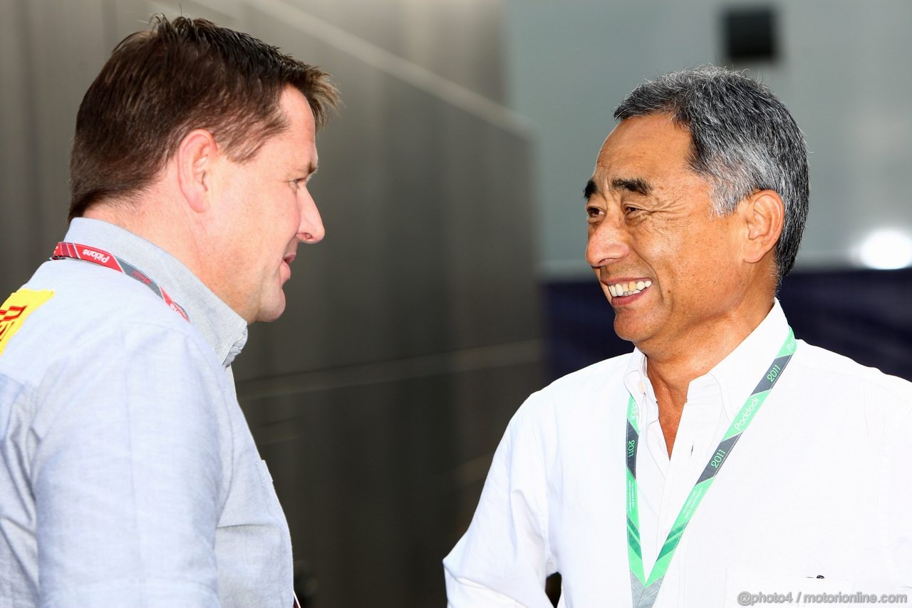 GP ITALIA, 10.09.2011- Prove Libere 3, Sabato, Paul Hembery, Pirelli Motorspor Director znd Hiroshi Yasukawa (JPN), Bridgestone 