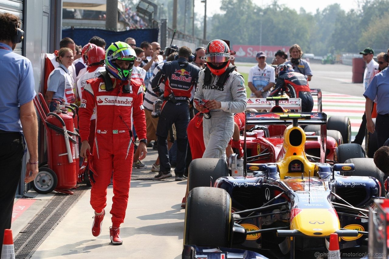 GP ITALIA, 10.09.2011- Qualifiche, Felipe Massa (BRA), Ferrari, F-150 Italia e Michael Schumacher (GER), Mercedes GP Petronas F1 Team, MGP W02 
